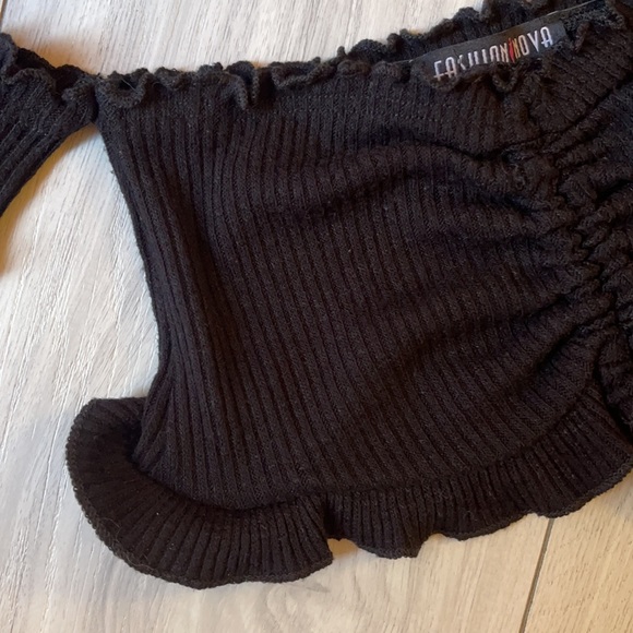 Lehlani Off Shoulder Smock Top - Black - Picture 7 of 7